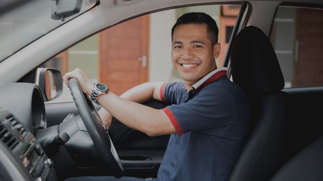 Driver profesional siap mengantar
